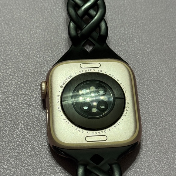 Apple Watch Series 10, Rose Gold - 42MM (with LTE) - Picture 4 of 5